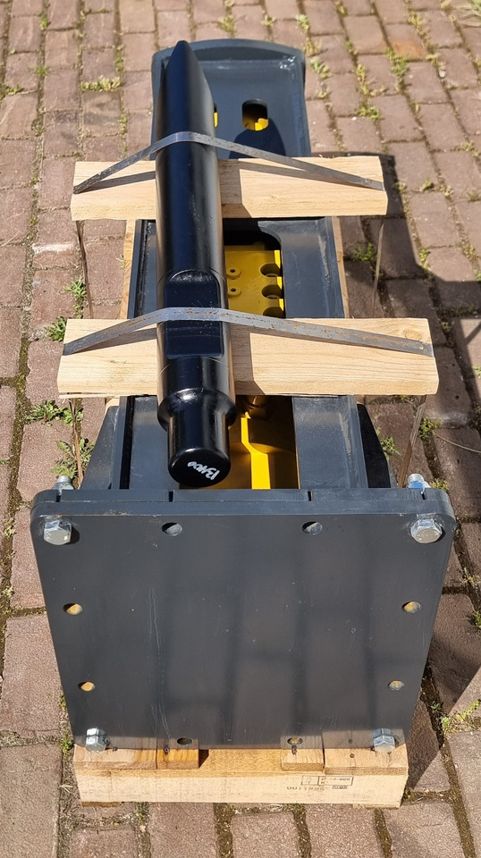 MUSTANG HM550 - Hydraulic hammer for Excavator: picture 2 MUSTANG HM550 - Hydraulic hammer for Excavator: picture 2