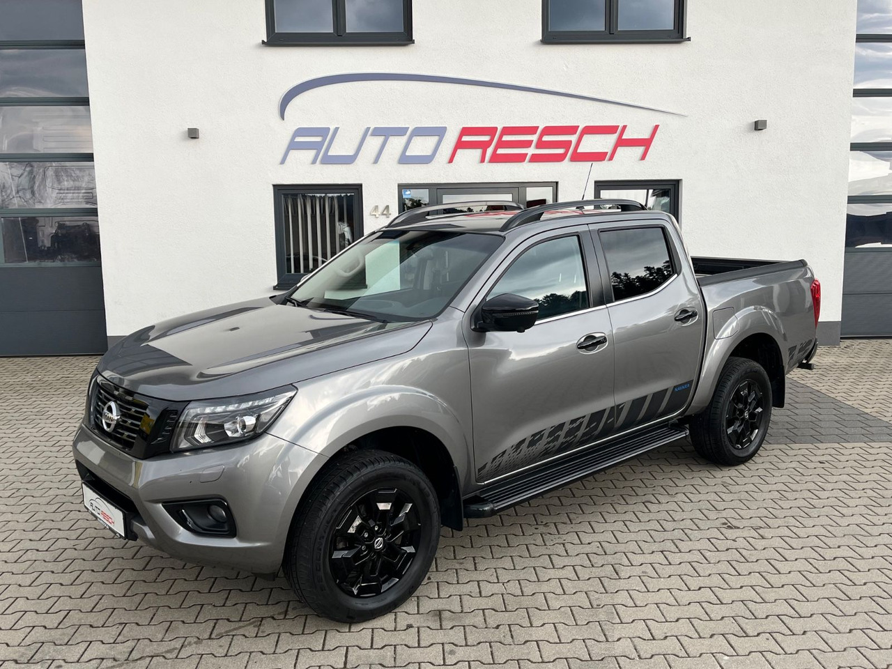 Nissan Navara NP300 N-Guard Double Cab 4x4 - SUV: picture 1 Nissan Navara NP300 N-Guard Double Cab 4x4 - SUV: picture 1