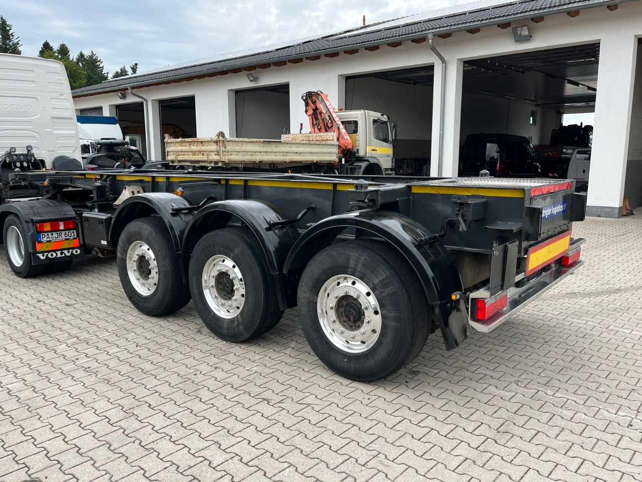 Schwarzmüller S1 R-Serie Tank Chassis ADR SAF Alufelgen - Container transporter/ Swap body semi-trailer: picture 5 Schwarzmüller S1 R-Serie Tank Chassis ADR SAF Alufelgen - Container transporter/ Swap body semi-trailer: picture 5