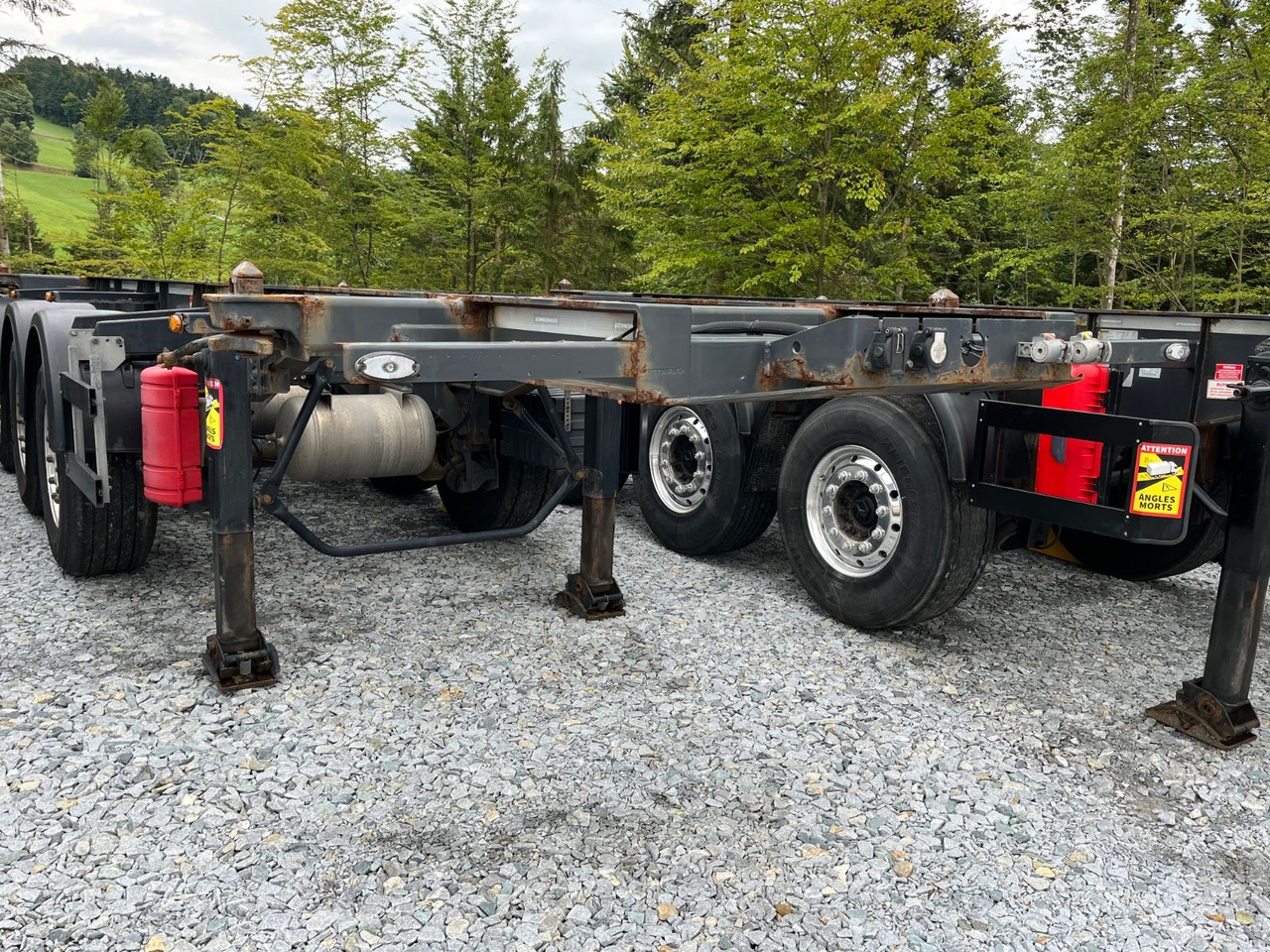 Schwarzmüller S1 R-Serie Tank Chassis ADR SAF Alufelgen - Container transporter/ Swap body semi-trailer: picture 2 Schwarzmüller S1 R-Serie Tank Chassis ADR SAF Alufelgen - Container transporter/ Swap body semi-trailer: picture 2