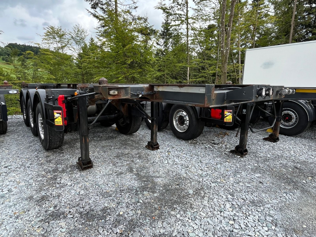 Schwarzmüller S1 R-Serie Tank Chassis ADR SAF Alufelgen - Container transporter/ Swap body semi-trailer: picture 1 Schwarzmüller S1 R-Serie Tank Chassis ADR SAF Alufelgen - Container transporter/ Swap body semi-trailer: picture 1