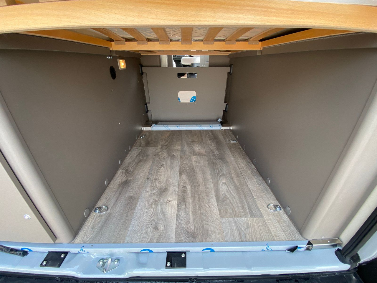 Camper van Carado CV 600 Dieselstandheizung, Skyroof, white Label: picture 20 Camper van Carado CV 600 Dieselstandheizung, Skyroof, white Label: picture 20