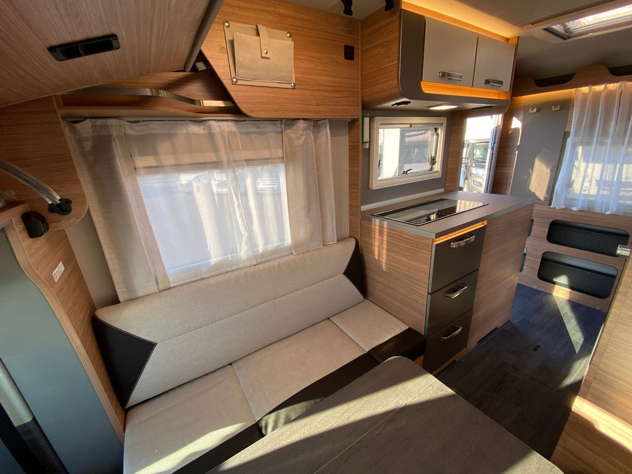 Semi-integrated motorhome Weinsberg X-Cursion Van Edition 500 LT,  Automatik,AHK: picture 15