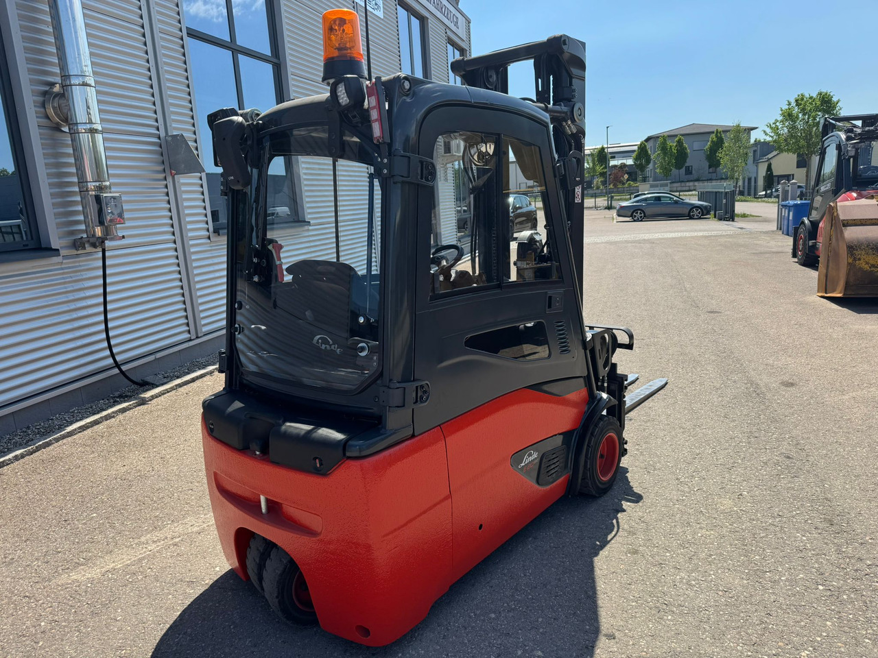 Linde E20L-02 Triplex Elektro Zinkenverstellgerät - Electric forklift: picture 3 Linde E20L-02 Triplex Elektro Zinkenverstellgerät - Electric forklift: picture 3