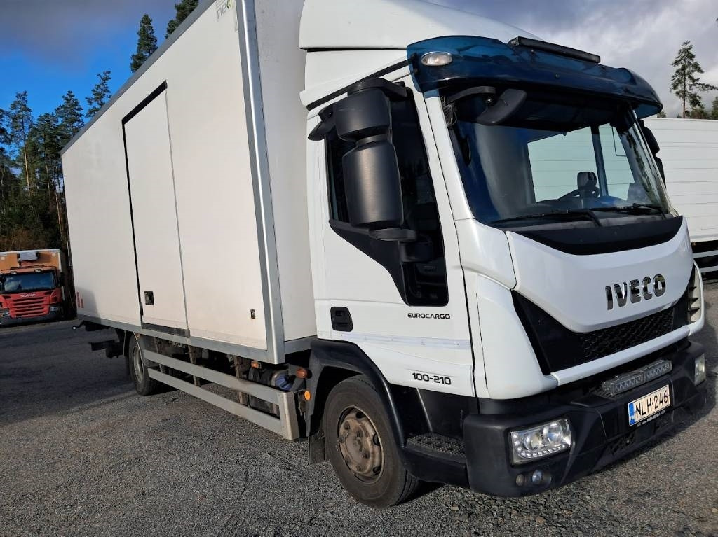 Iveco Eurocargo 100 E21  - Box truck: picture 2 Iveco Eurocargo 100 E21  - Box truck: picture 2