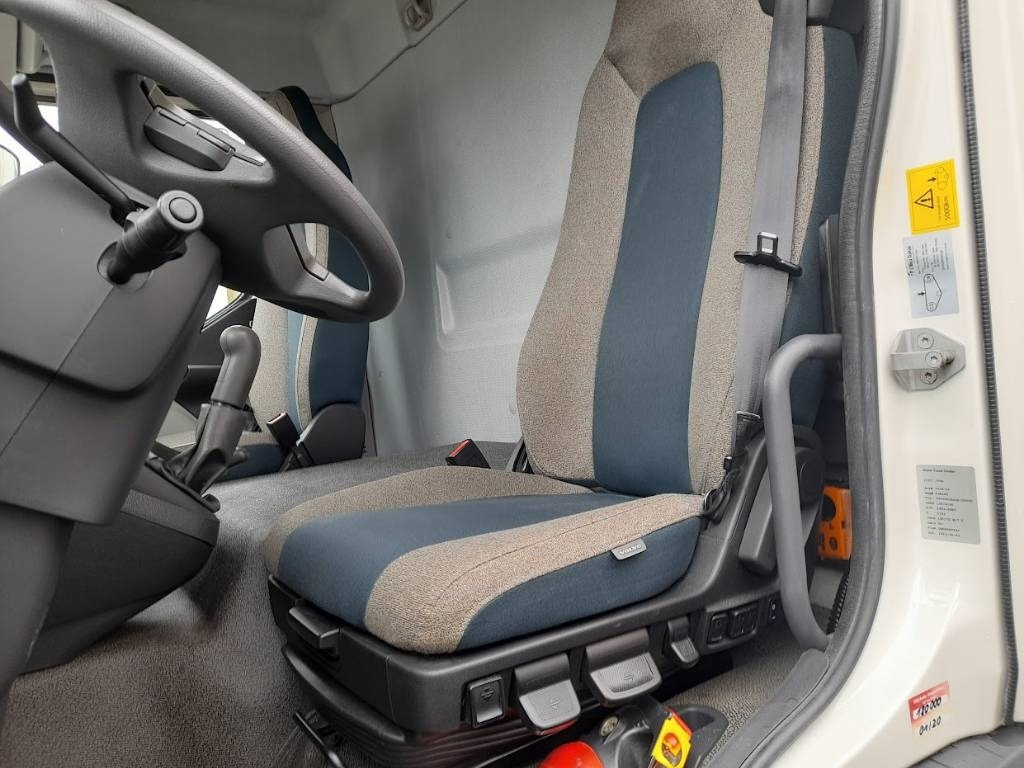 Volvo FL 210 - Refrigerator truck: picture 3 Volvo FL 210 - Refrigerator truck: picture 3