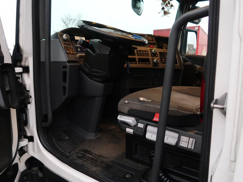 Tractor unit Renault T430 Comfort, E6, 546.114 km(!), 2 Tanks, NL Truck TOP!: picture 10 Tractor unit Renault T430 Comfort, E6, 546.114 km(!), 2 Tanks, NL Truck TOP!: picture 10