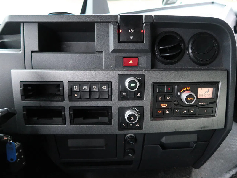 Tractor unit Renault T430 Comfort, E6, 546.114 km(!), 2 Tanks, NL Truck TOP!: picture 14 Tractor unit Renault T430 Comfort, E6, 546.114 km(!), 2 Tanks, NL Truck TOP!: picture 14