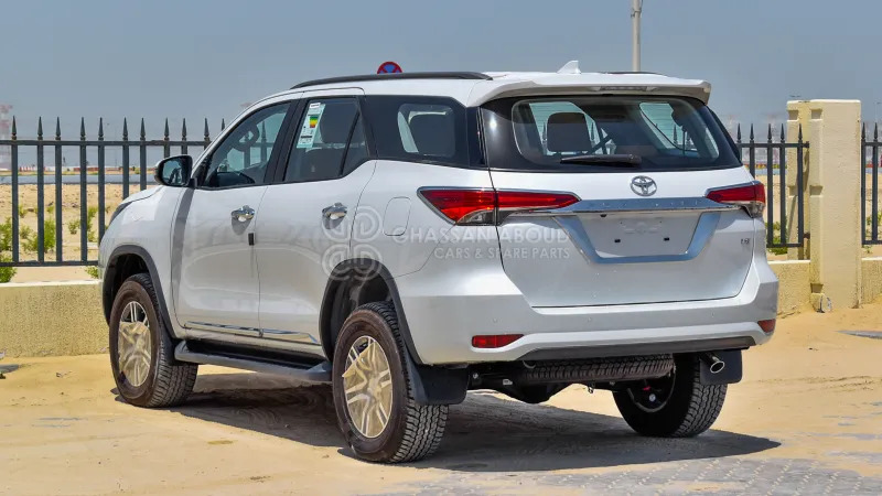 Toyota Fortuner 4x4 - SUV: picture 4 Toyota Fortuner 4x4 - SUV: picture 4