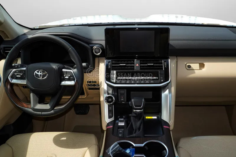 SUV Toyota Land Cruiser 300: picture 6