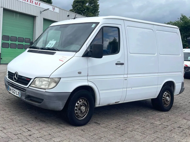 Mercedes-Benz Sprinter 208 3 seats. Very good bus! 100% engine and gearbox! France use - Panel van: picture 4 Mercedes-Benz Sprinter 208 3 seats. Very good bus! 100% engine and gearbox! France use - Panel van: picture 4