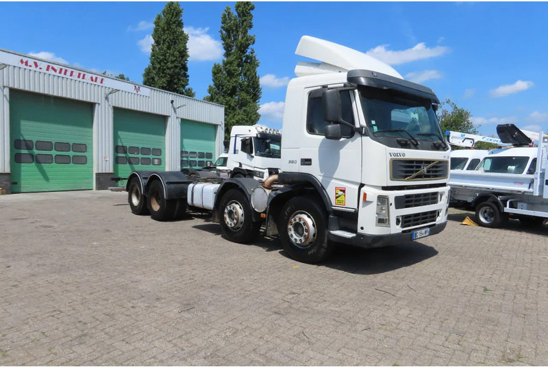 Volvo FM 12.380 8x4 FULL SPRING. 100% condition! - Cab chassis truck: picture 4 Volvo FM 12.380 8x4 FULL SPRING. 100% condition! - Cab chassis truck: picture 4