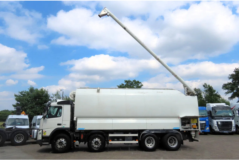 Volvo FMX 450 8x4 AUGER, radio control, 7 COMP. Full Volvo Service! . EXCELLENT condition - Tank truck: picture 2 Volvo FMX 450 8x4 AUGER, radio control, 7 COMP. Full Volvo Service! . EXCELLENT condition - Tank truck: picture 2