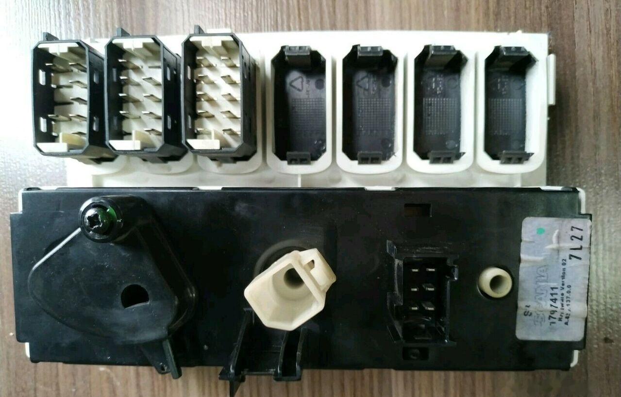 Scania HEATER CONTROLS, HEATER CONTROL PANEL - Dashboard for Truck: picture 2 Scania HEATER CONTROLS, HEATER CONTROL PANEL - Dashboard for Truck: picture 2