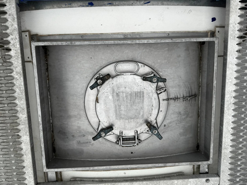 Tank container for transportation of chemicals CIMC 20FT ISO, 25.050L / 1-COMP / 3 BAFFELS / T11 / 4 manholes / ADR valid until 04/2027: picture 13 Tank container for transportation of chemicals CIMC 20FT ISO, 25.050L / 1-COMP / 3 BAFFELS / T11 / 4 manholes / ADR valid until 04/2027: picture 13