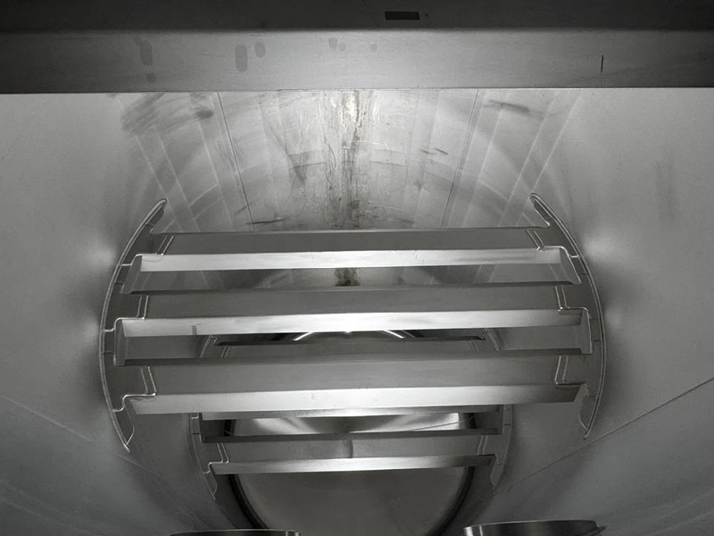 Tank container for transportation of chemicals CIMC 20FT ISO, 25.050L / 1-COMP / 3 BAFFELS / T11 / 4 manholes / ADR valid until 04/2027: picture 17 Tank container for transportation of chemicals CIMC 20FT ISO, 25.050L / 1-COMP / 3 BAFFELS / T11 / 4 manholes / ADR valid until 04/2027: picture 17