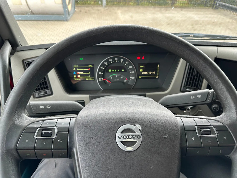 Tractor unit Volvo FM 460 Globetrotter, Night-Airco, ADR (FL, AT), EURO-6, ALCOA, VEB, 4x available: picture 16 Tractor unit Volvo FM 460 Globetrotter, Night-Airco, ADR (FL, AT), EURO-6, ALCOA, VEB, 4x available: picture 16