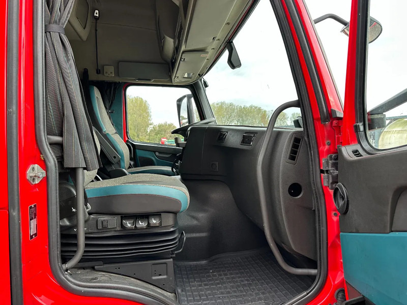 Tractor unit Volvo FM 460 Globetrotter, Night-Airco, ADR (FL, AT), EURO-6, ALCOA, VEB, 4x available: picture 12 Tractor unit Volvo FM 460 Globetrotter, Night-Airco, ADR (FL, AT), EURO-6, ALCOA, VEB, 4x available: picture 12