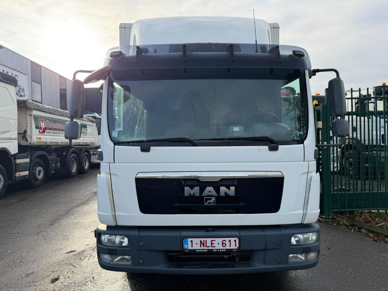 MAN TGL 8.180 4x2 BL COSED BOX / BAKWAGEN / CAISSE FERMEE - *184.000km* - 3 SEATER - EURO 5 - AIR SUSPENSION - BOX 6m00 x 2m49 x 2m38 - BE TRUCK - Box truck: picture 2 MAN TGL 8.180 4x2 BL COSED BOX / BAKWAGEN / CAISSE FERMEE - *184.000km* - 3 SEATER - EURO 5 - AIR SUSPENSION - BOX 6m00 x 2m49 x 2m38 - BE TRUCK - Box truck: picture 2