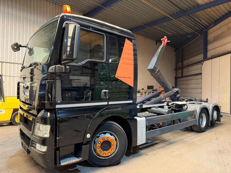 MAN TGX 26.400 6X2 + HOOKLIFT PALIFT 20T - LIFT + STEERING AXLE - EURO 5 - SLEEPERCAB - BE TRUCK - Hook lift truck: picture 1 MAN TGX 26.400 6X2 + HOOKLIFT PALIFT 20T - LIFT + STEERING AXLE - EURO 5 - SLEEPERCAB - BE TRUCK - Hook lift truck: picture 1