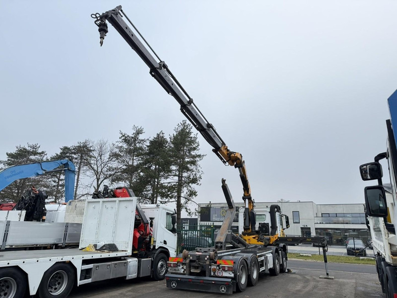 Mercedes-Benz AROCS 4143 8X4 WAF HOOKLIFT + CRANE EFFER 395 4S + ROTATOR + RADIO - 5/6 F - BE TRUCK - VERY NICE CONDITION - Hook lift truck, Crane truck: picture 5 Mercedes-Benz AROCS 4143 8X4 WAF HOOKLIFT + CRANE EFFER 395 4S + ROTATOR + RADIO - 5/6 F - BE TRUCK - VERY NICE CONDITION - Hook lift truck, Crane truck: picture 5