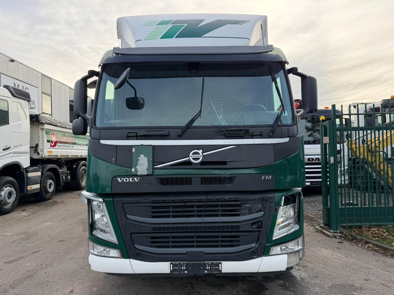 Volvo FM 330 6x2 CLOSED BOX / KOFFER 9m10 - LIFT + STEERING AXLE - *ENGINE / GEARBOX / CHASSIS = OK* - 300.000km - TUV 09/2026 - BE TRUCK - Box truck: picture 2 Volvo FM 330 6x2 CLOSED BOX / KOFFER 9m10 - LIFT + STEERING AXLE - *ENGINE / GEARBOX / CHASSIS = OK* - 300.000km - TUV 09/2026 - BE TRUCK - Box truck: picture 2