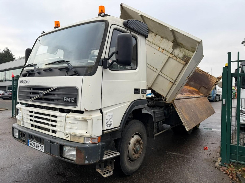Volvo FM 380 6X4 2 WAY TIPPER + BORDMATIC / 2 SEITEN KIPPER - 13T AXLES - MANUAL 12 (3+3) - BIG AXLES HUB REDUCTION - STEEL SPRING - Tipper: picture 4 Volvo FM 380 6X4 2 WAY TIPPER + BORDMATIC / 2 SEITEN KIPPER - 13T AXLES - MANUAL 12 (3+3) - BIG AXLES HUB REDUCTION - STEEL SPRING - Tipper: picture 4