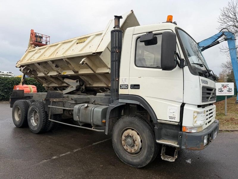 Volvo FM 380 6X4 2 WAY TIPPER + BORDMATIC / 2 SEITEN KIPPER - 13T AXLES - MANUAL 12 (3+3) - BIG AXLES HUB REDUCTION - STEEL SPRING - Tipper: picture 2 Volvo FM 380 6X4 2 WAY TIPPER + BORDMATIC / 2 SEITEN KIPPER - 13T AXLES - MANUAL 12 (3+3) - BIG AXLES HUB REDUCTION - STEEL SPRING - Tipper: picture 2
