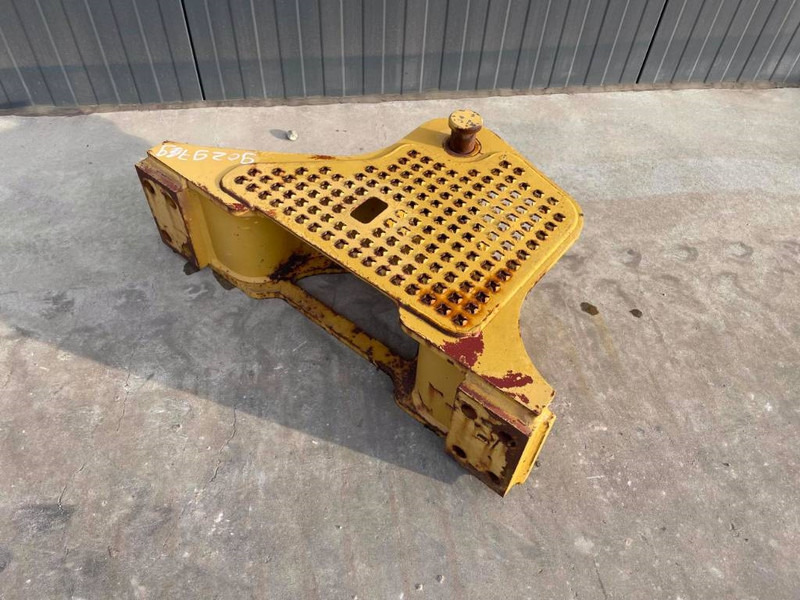 Cat D4 NG Zugtraverse - Attachment for Construction machinery: picture 2 Cat D4 NG Zugtraverse - Attachment for Construction machinery: picture 2