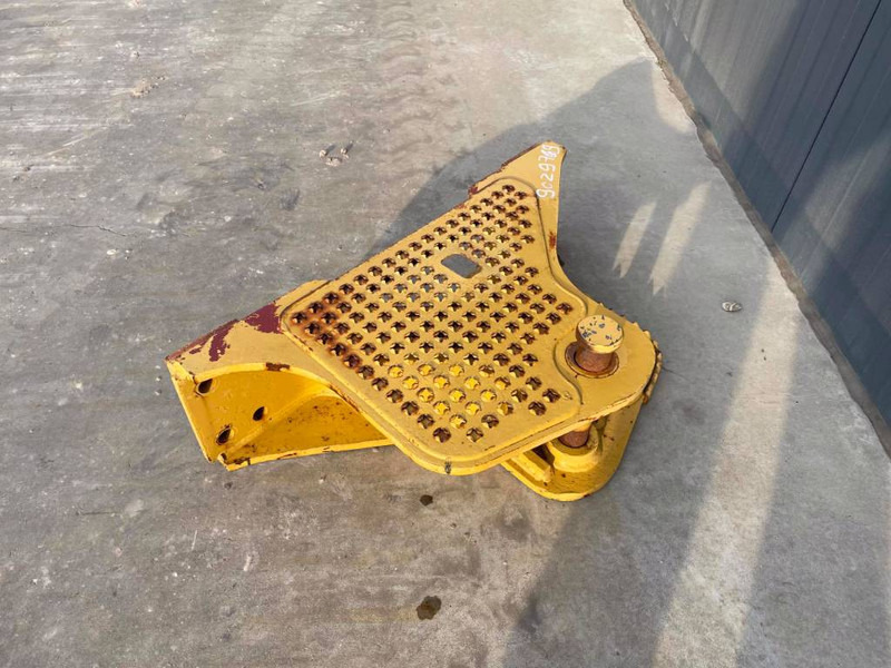 Cat D4 NG Zugtraverse - Attachment for Construction machinery: picture 1 Cat D4 NG Zugtraverse - Attachment for Construction machinery: picture 1