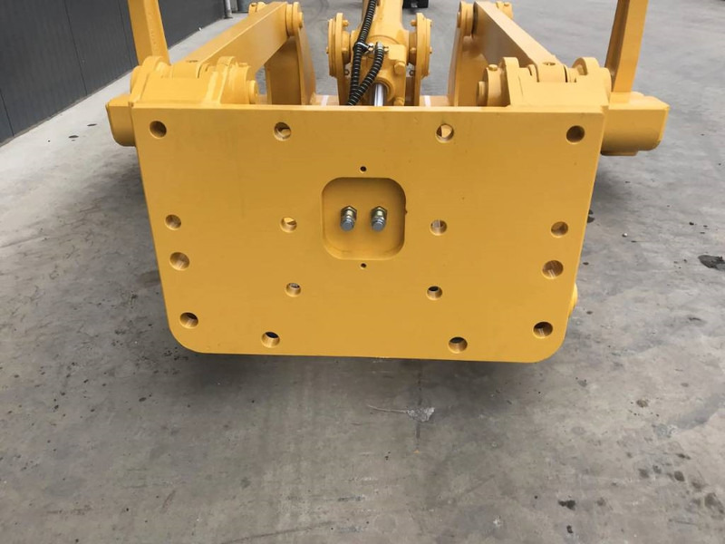Komatsu D65 - Attachment for Construction machinery: picture 3 Komatsu D65 - Attachment for Construction machinery: picture 3