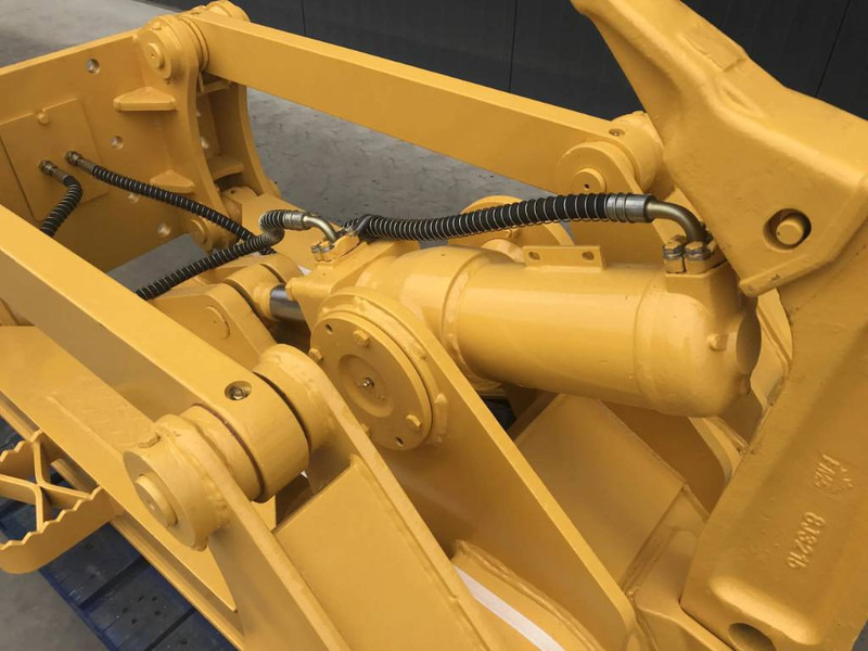 Komatsu D65 - Attachment for Construction machinery: picture 4 Komatsu D65 - Attachment for Construction machinery: picture 4