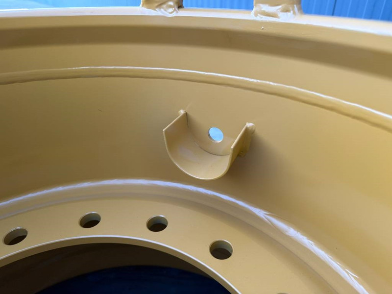 Cat 17.00-25/1.7 RIM for 20.5 x 25 - CAT 938M - Wheels and tires for Construction machinery: picture 4 Cat 17.00-25/1.7 RIM for 20.5 x 25 - CAT 938M - Wheels and tires for Construction machinery: picture 4
