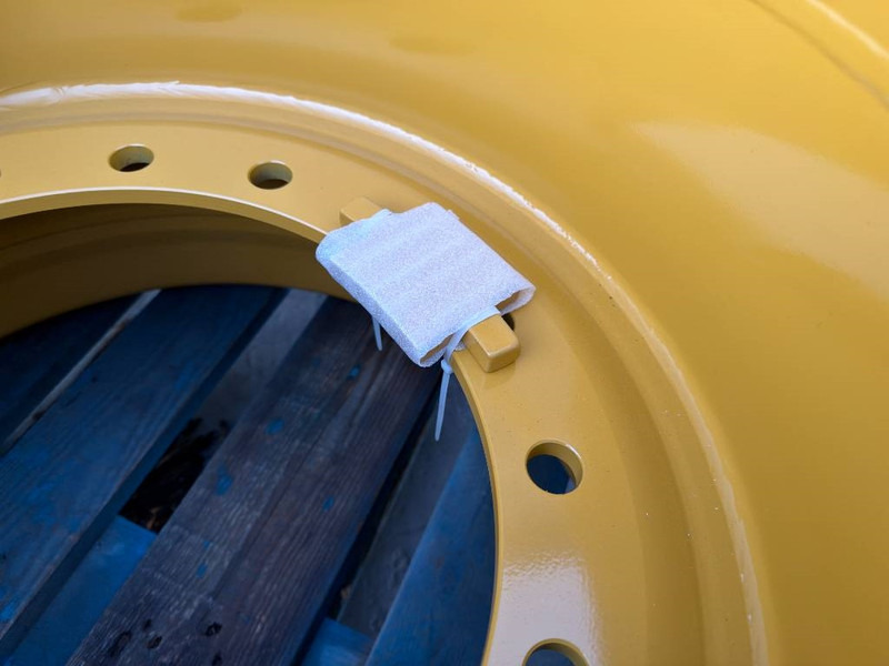 Cat 17.00-25/1.7 RIM for 20.5 x 25 - CAT 938M - Wheels and tires for Construction machinery: picture 3 Cat 17.00-25/1.7 RIM for 20.5 x 25 - CAT 938M - Wheels and tires for Construction machinery: picture 3