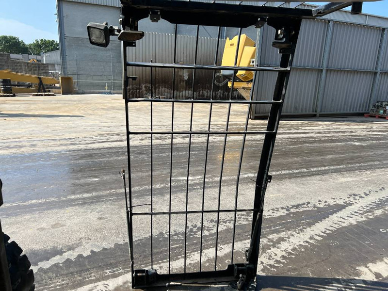 Cat 313E / 320F / 323E / 325F / 329E / 330F / 336E / - Cab and interior for Construction machinery: picture 4 Cat 313E / 320F / 323E / 325F / 329E / 330F / 336E / - Cab and interior for Construction machinery: picture 4