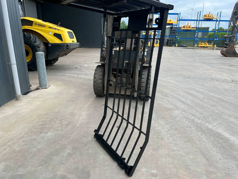 Cat 320D Guard - Cab and interior for Construction machinery: picture 3 Cat 320D Guard - Cab and interior for Construction machinery: picture 3