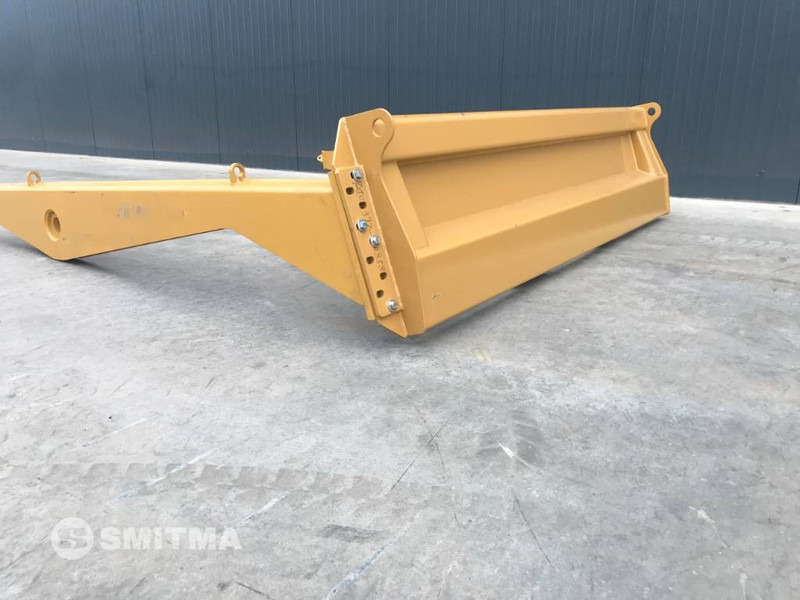 Cat 725 - Tail lift for Construction machinery: picture 2 Cat 725 - Tail lift for Construction machinery: picture 2