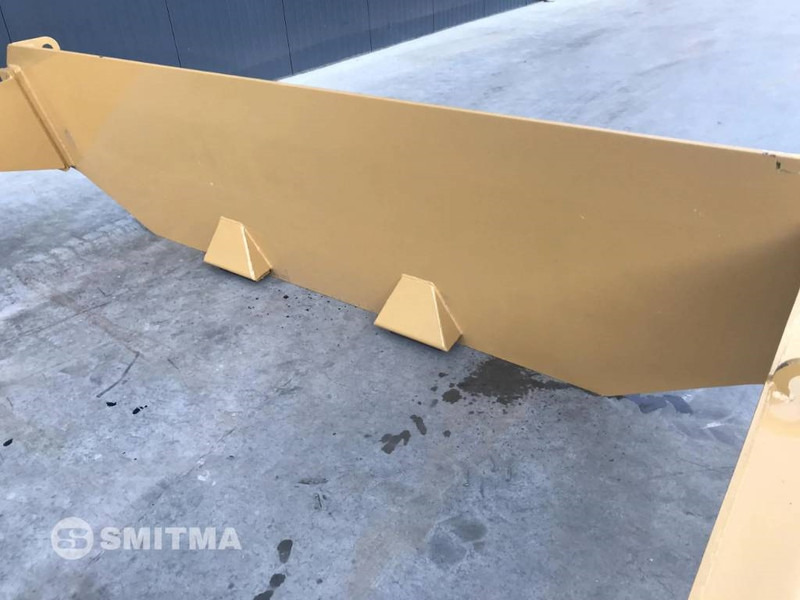 Cat 730 - Tail lift for Construction machinery: picture 3 Cat 730 - Tail lift for Construction machinery: picture 3