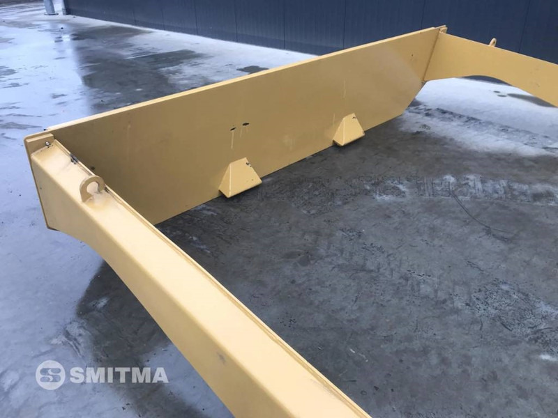 Cat 735- B1N - Tail lift for Construction machinery: picture 3 Cat 735- B1N - Tail lift for Construction machinery: picture 3