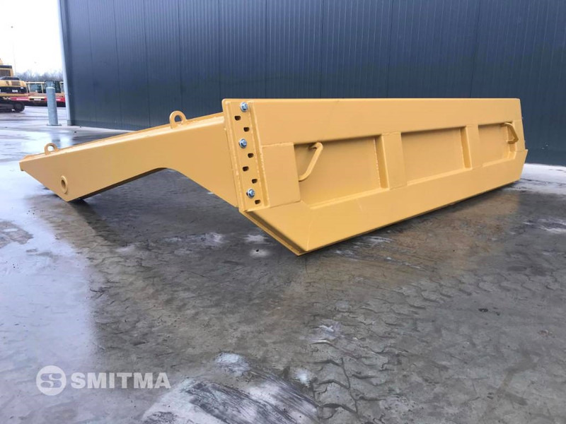 Cat 735B - Tail lift for Construction machinery: picture 2 Cat 735B - Tail lift for Construction machinery: picture 2