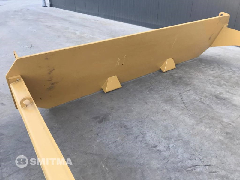 Cat 735C - Tail lift for Construction machinery: picture 3 Cat 735C - Tail lift for Construction machinery: picture 3