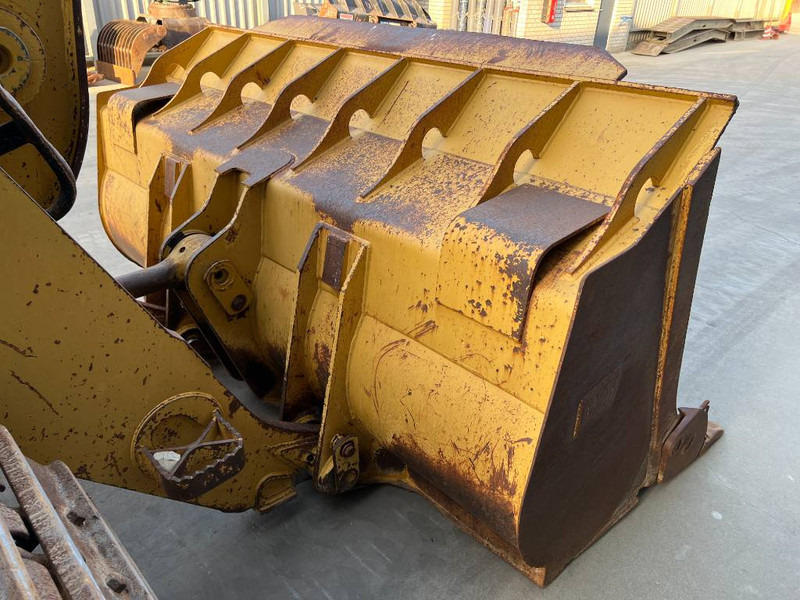 Crawler loader Cat 963D: picture 13