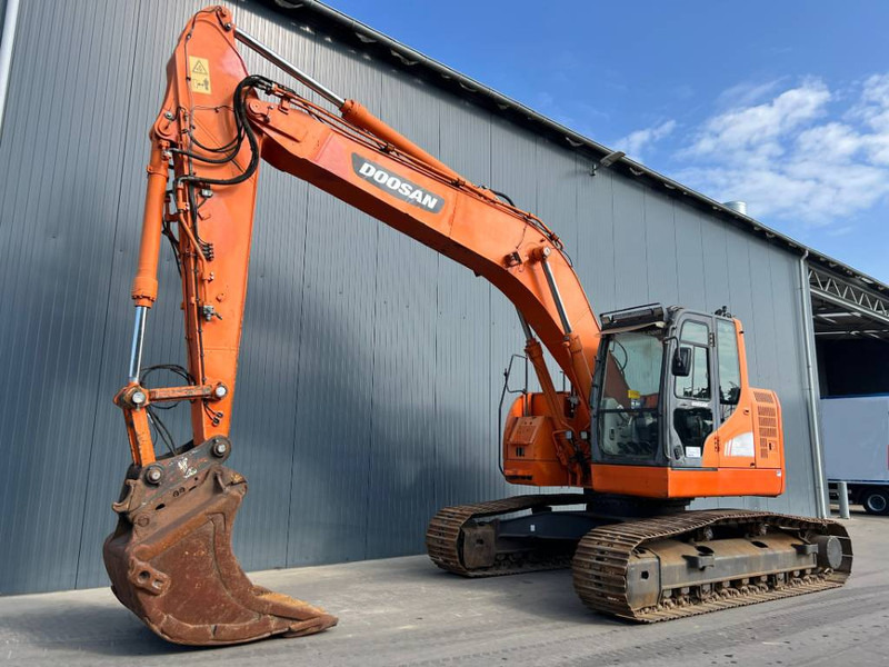 Crawler excavator Doosan DX235LCR: picture 1