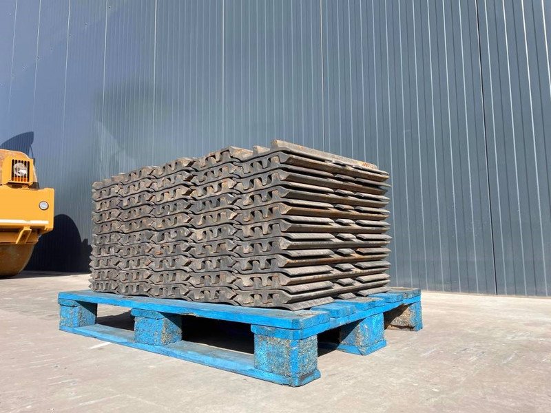 Hyundai R210 / R215 / R220 / R235 / R250 / R260 Toggle fa - Frame/ Chassis for Construction machinery: picture 2 Hyundai R210 / R215 / R220 / R235 / R250 / R260 Toggle fa - Frame/ Chassis for Construction machinery: picture 2