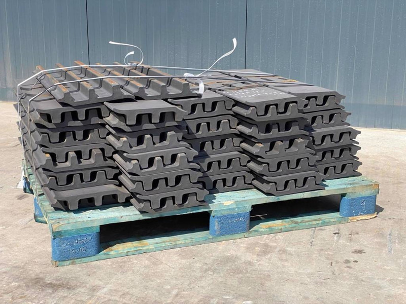 Komatsu PC300 / PC360 / PC400 Shoes/Pads - Frame/ Chassis for Construction machinery: picture 3 Komatsu PC300 / PC360 / PC400 Shoes/Pads - Frame/ Chassis for Construction machinery: picture 3