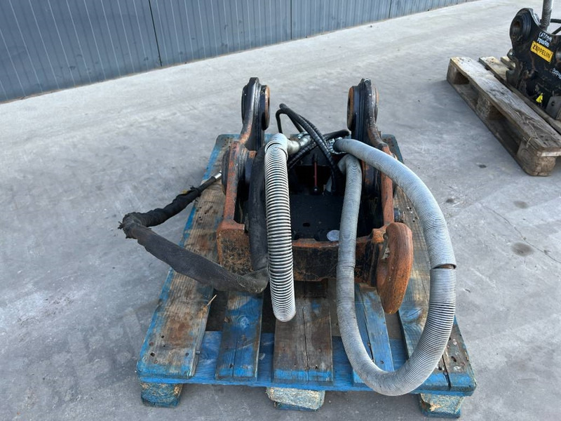 OilQuick OQ65 - M314F / M316F / M318F - Quick coupler for Construction machinery: picture 2 OilQuick OQ65 - M314F / M316F / M318F - Quick coupler for Construction machinery: picture 2