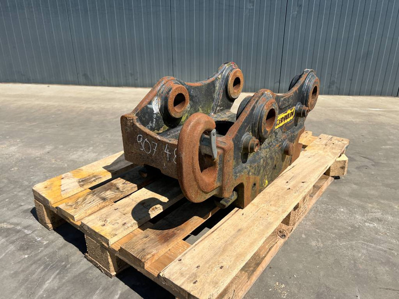 OilQuick OQ65 - M314F / M316F / M318F - Quick coupler for Construction machinery: picture 1 OilQuick OQ65 - M314F / M316F / M318F - Quick coupler for Construction machinery: picture 1