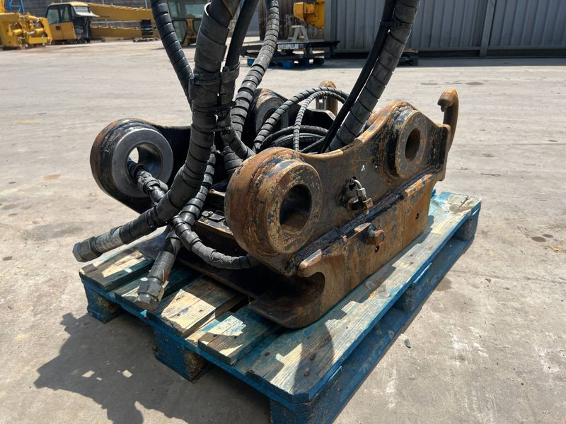 OilQuick OQ80 - 330D - 336D - 336E - 336F DB-stick - Quick coupler for Construction machinery: picture 5 OilQuick OQ80 - 330D - 336D - 336E - 336F DB-stick - Quick coupler for Construction machinery: picture 5