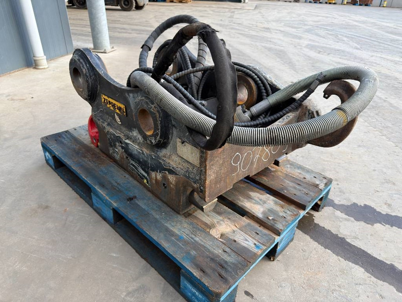 OilQuick OQ80 - 336F - Quick coupler for Construction machinery: picture 3 OilQuick OQ80 - 336F - Quick coupler for Construction machinery: picture 3