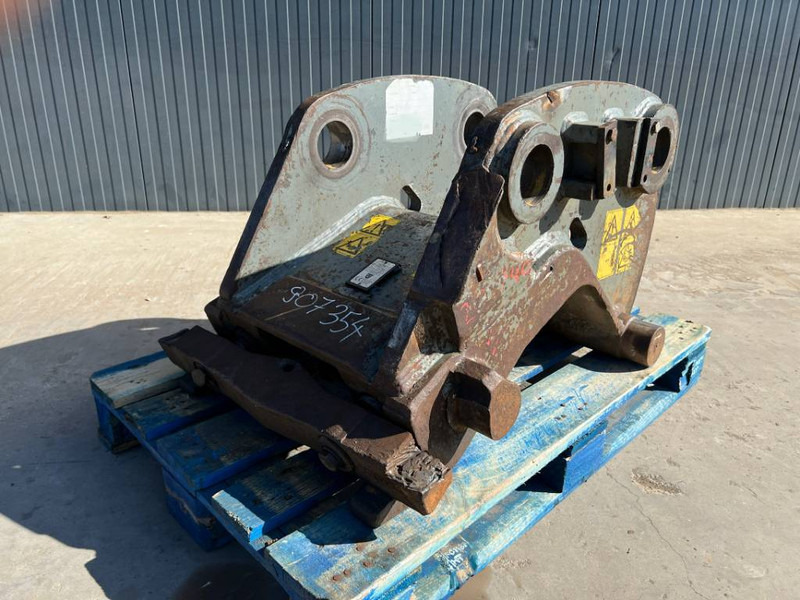 Verachtert CW45S - JS300 - Quick coupler for Construction machinery: picture 1 Verachtert CW45S - JS300 - Quick coupler for Construction machinery: picture 1